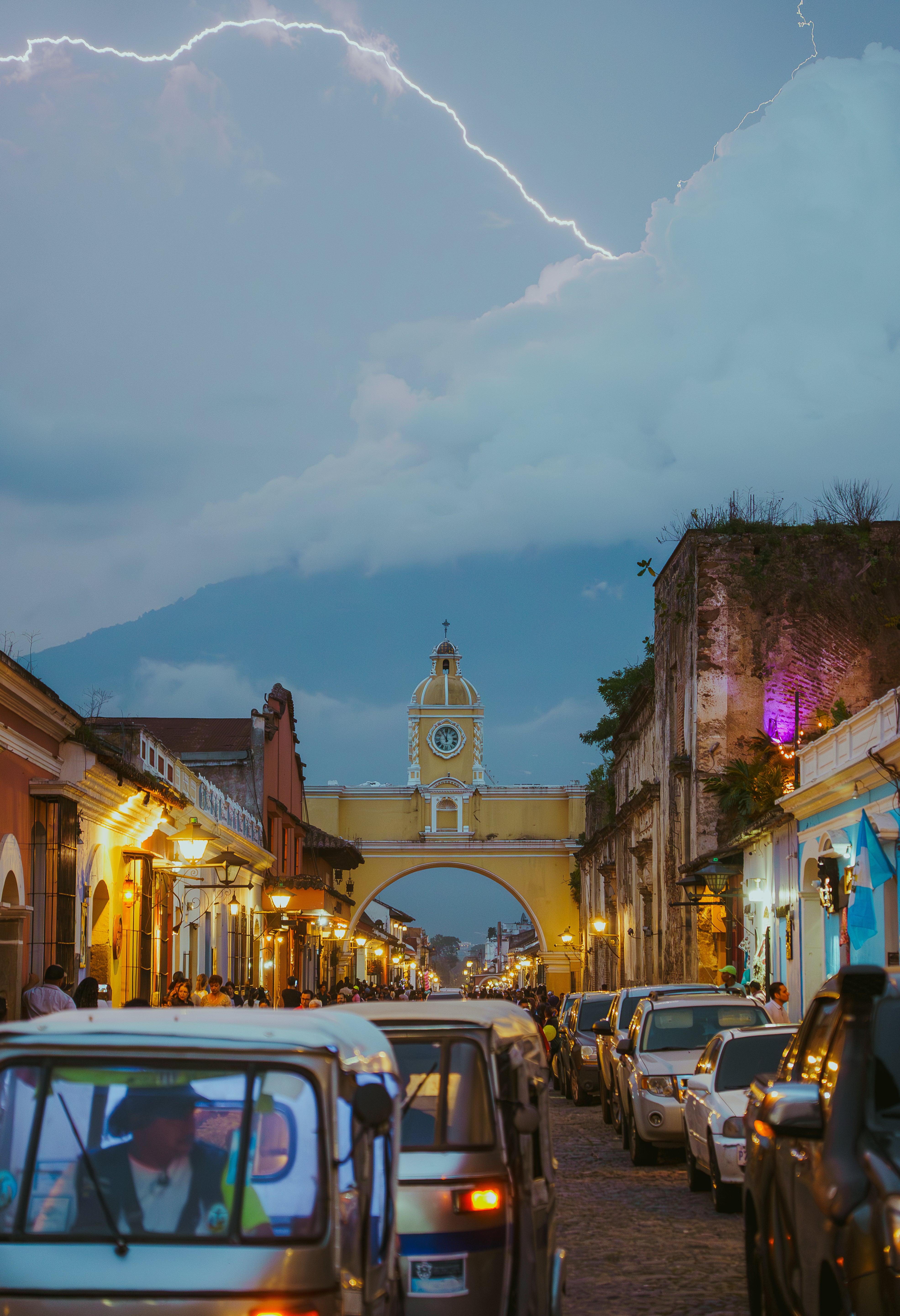 CesarsXposure - Lighting Over the Arch